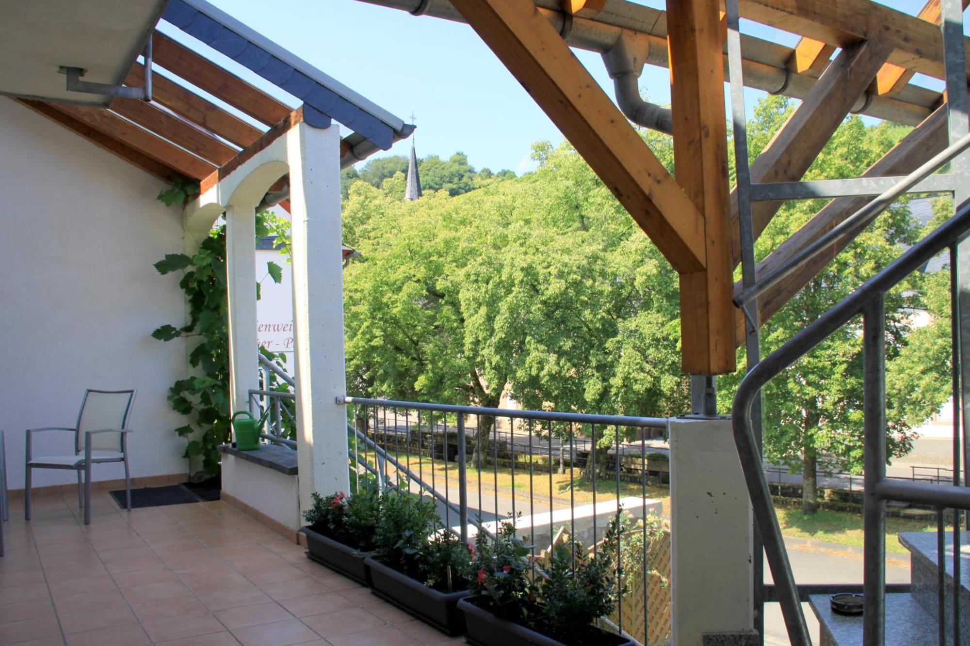 Ferienwohnung Ferienweingut & Gutsrestaurant Becker Burgen  Exterior foto