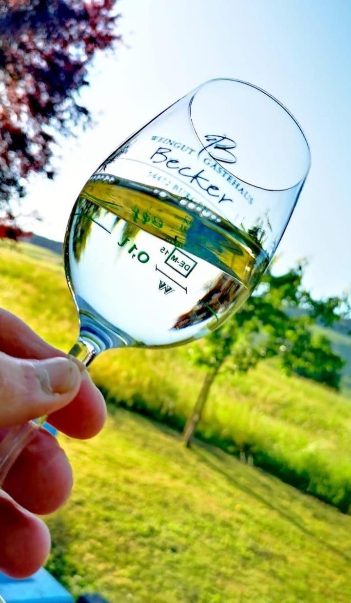 Ferienwohnung Ferienweingut & Gutsrestaurant Becker Burgen  Exterior foto